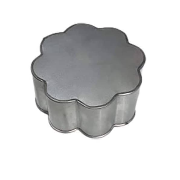 Flower Shape Cake Pan 6×3 Inch Deep Tin Material.
